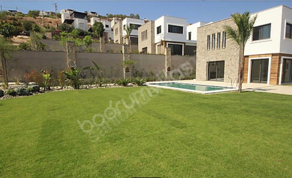 BİTEZ�DE MERKEZİ MÜSTAKİL ÖZEL HAVUZLU BAHÇELİ 320M2 SIFIR VİLLA