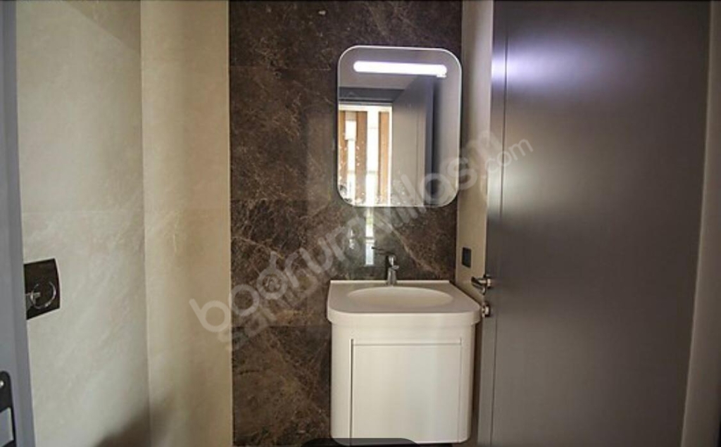 BİTEZ�DE MERKEZİ MÜSTAKİL ÖZEL HAVUZLU BAHÇELİ 320M2 SIFIR VİLLA