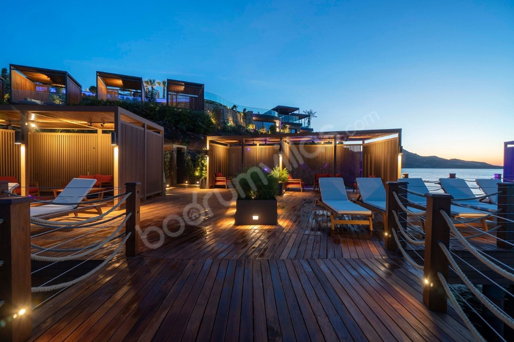 BODRUM YALIKAVAK� TA DENİZE SIFIR KENDİNE ÖZEL PLAJLI 6+2 EV