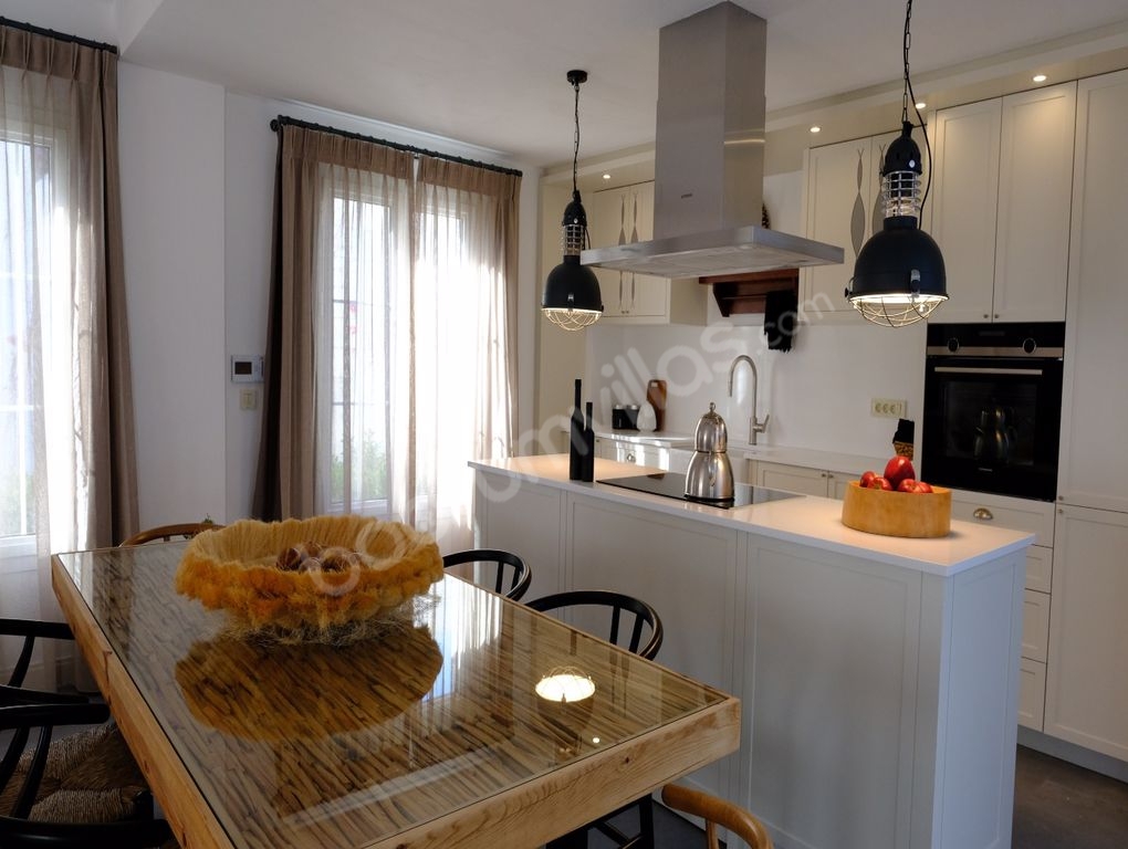 BİTEZ�DE ŞEHİR VE DOĞA MANZARALI KOMŞU EVLER